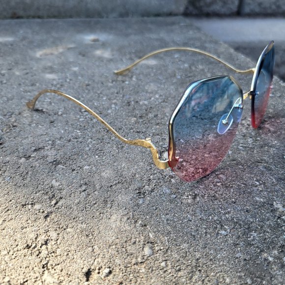 Wavy Oversized Sunglasses NWOT - Picture 3 of 3